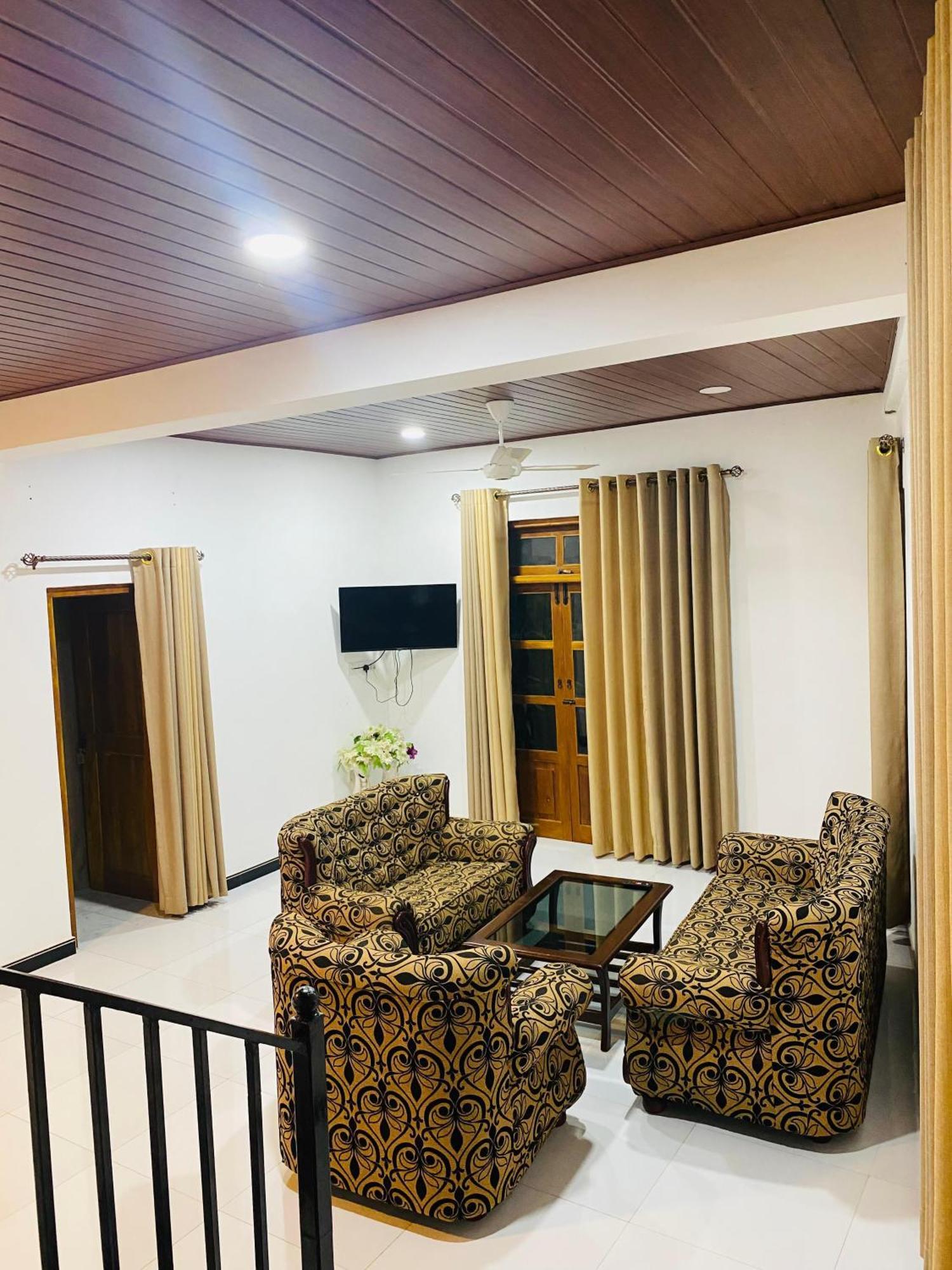 Enara Luxury Stay Katugastota Exterior photo